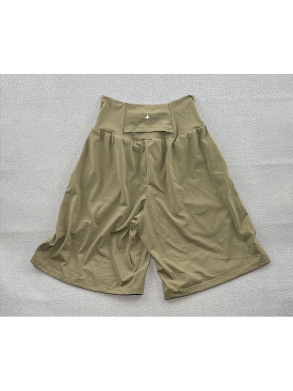 Halara Softly Zero Airy super high waisted 2-in-1 yoga shorts Olive Green Large